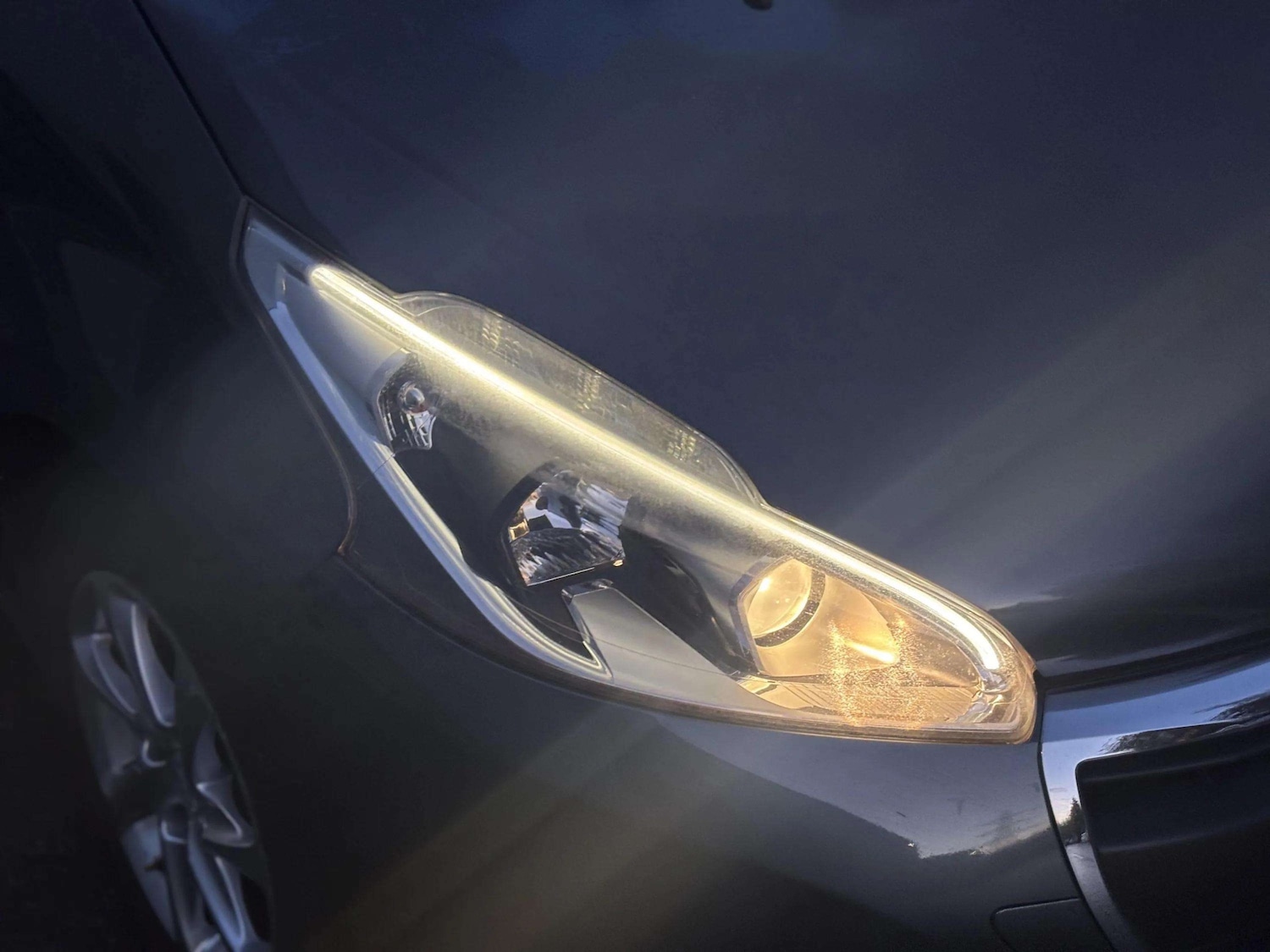 Used Peugeot 208 2015 for sale - 76922117: Photo 30