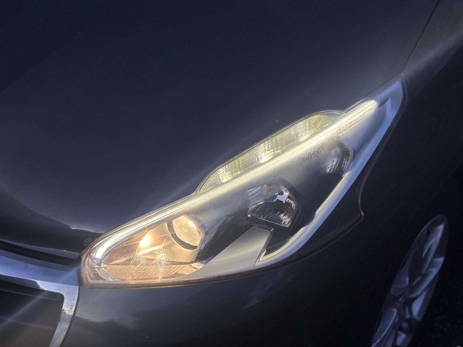 Used Peugeot 208 2015 for sale - 76922117: Photo 32