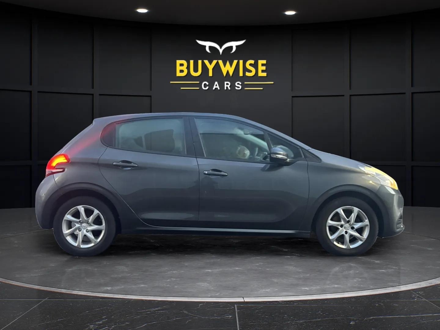 Used Peugeot 208 2015 for sale - 76922117: Photo 6