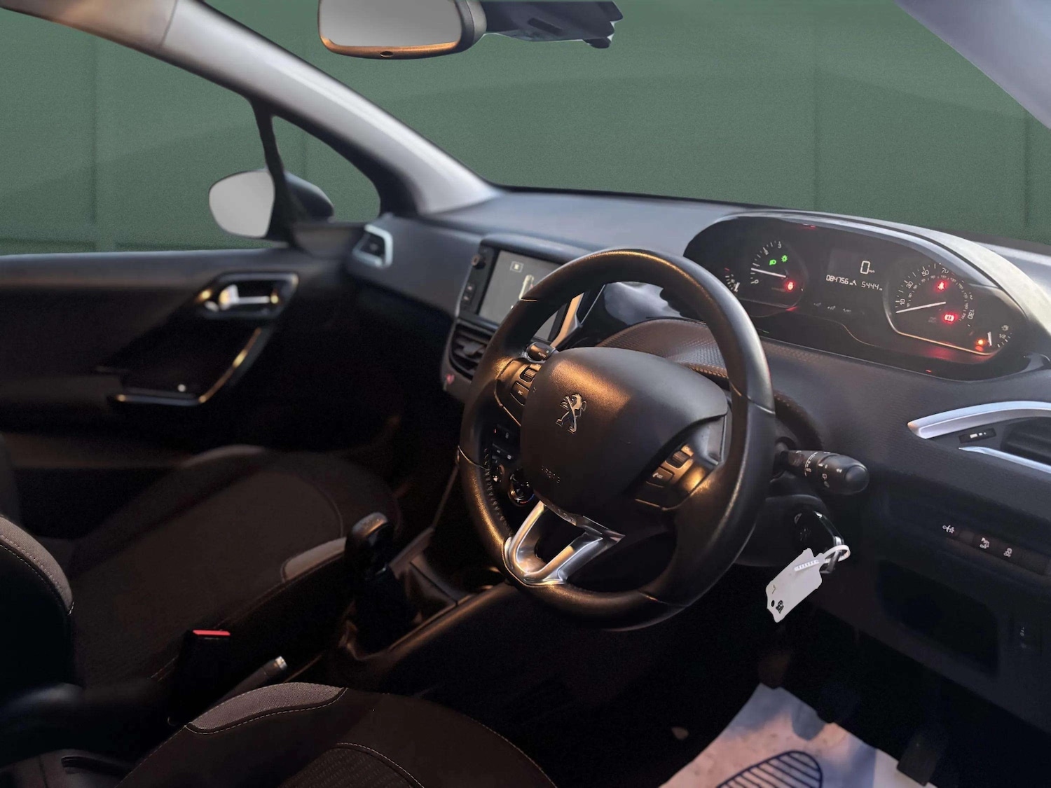 Used Peugeot 208 2015 for sale - 76922117: Photo 9