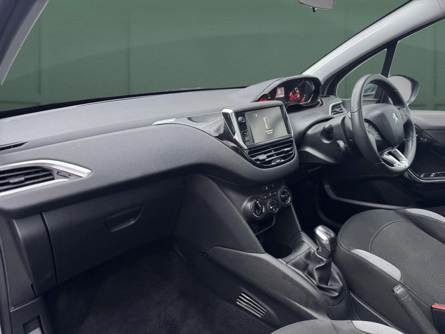 Used Peugeot 208 2015 for sale - 77319117: Photo 11