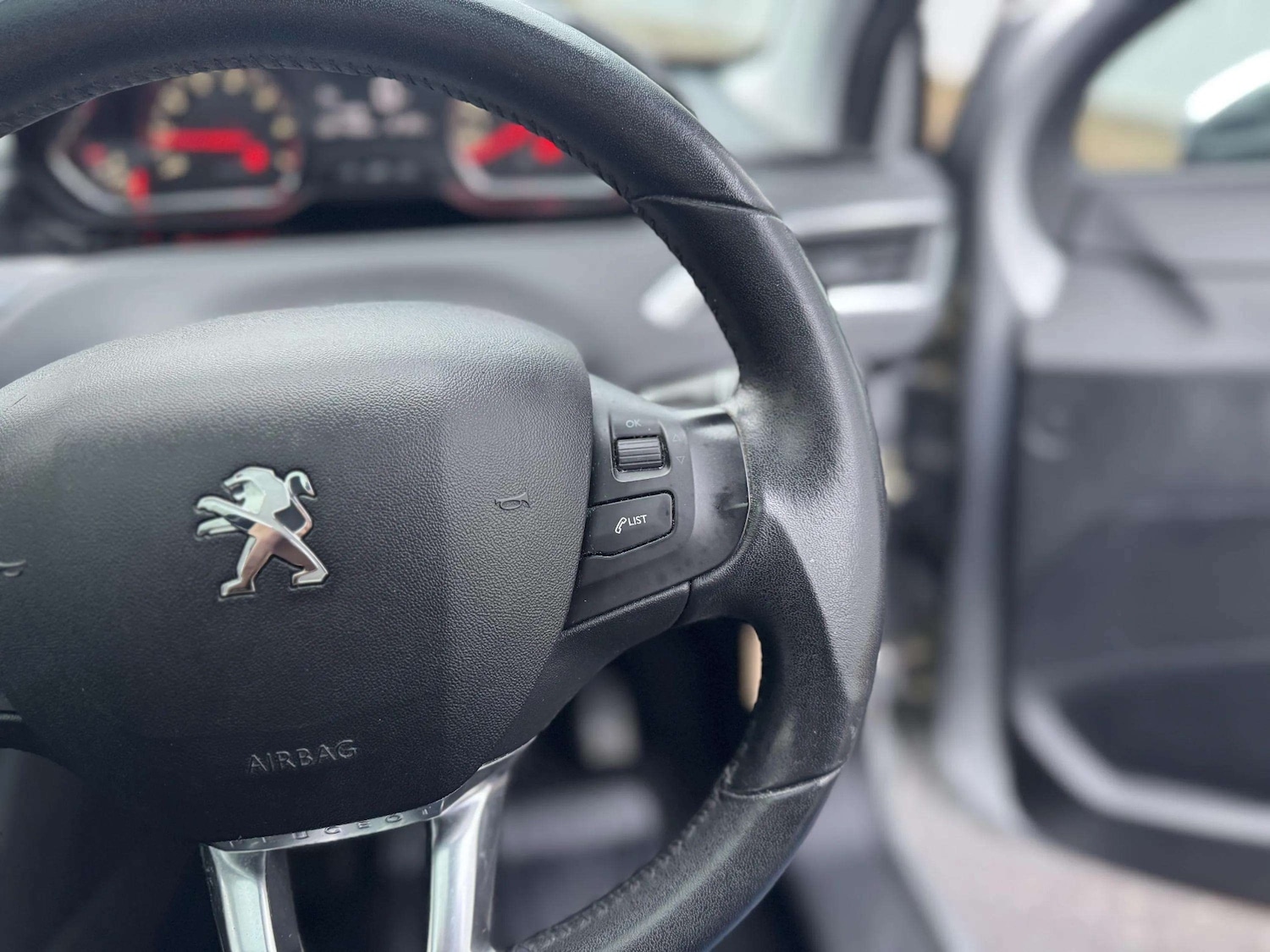 Used Peugeot 208 2015 for sale - 77319117: Photo 20