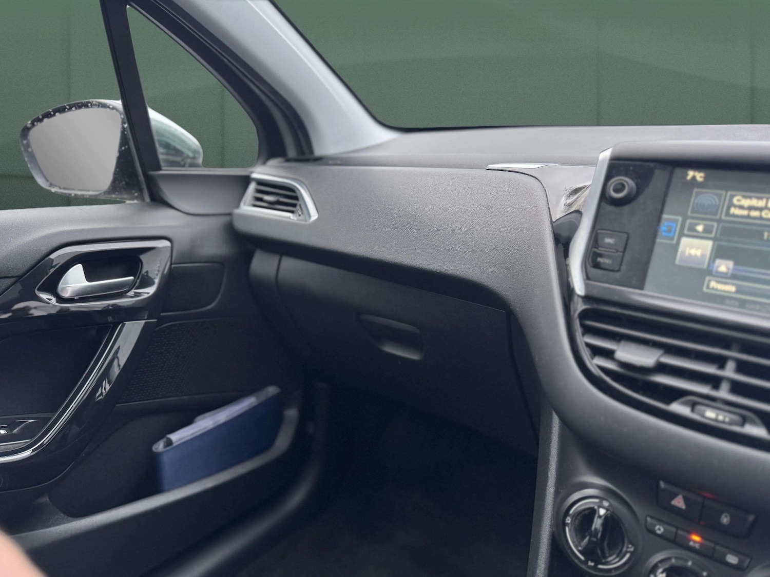 Used Peugeot 208 2015 for sale - 77319117: Photo 24