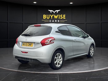 Used Peugeot 208 2015 for sale - 77319117: Photo