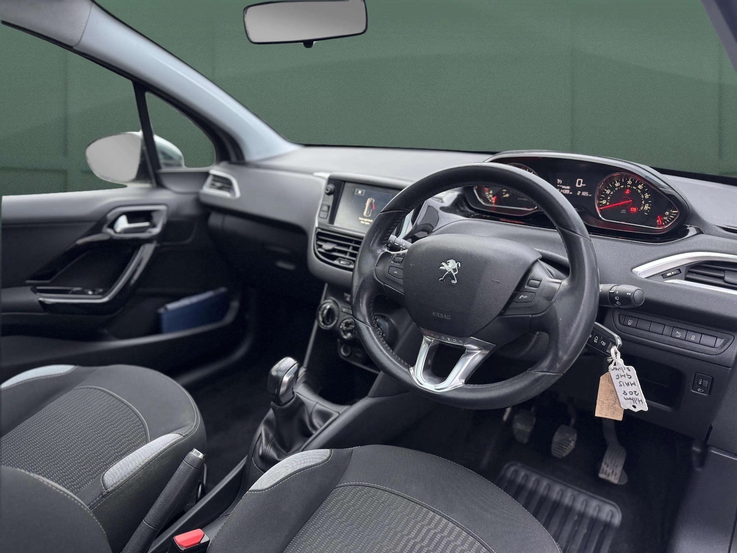 Used Peugeot 208 2015 for sale - 77319117: Photo 9