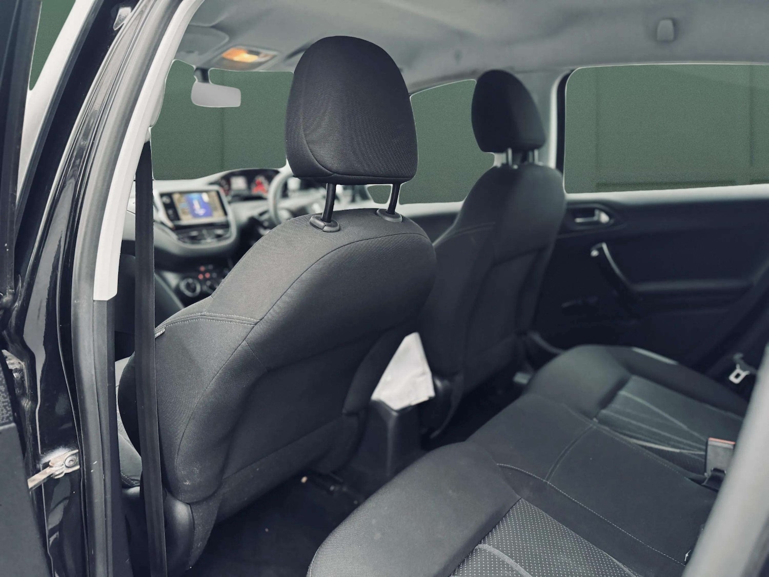 Used Peugeot 208 2012 for sale - 77418432: Photo 14