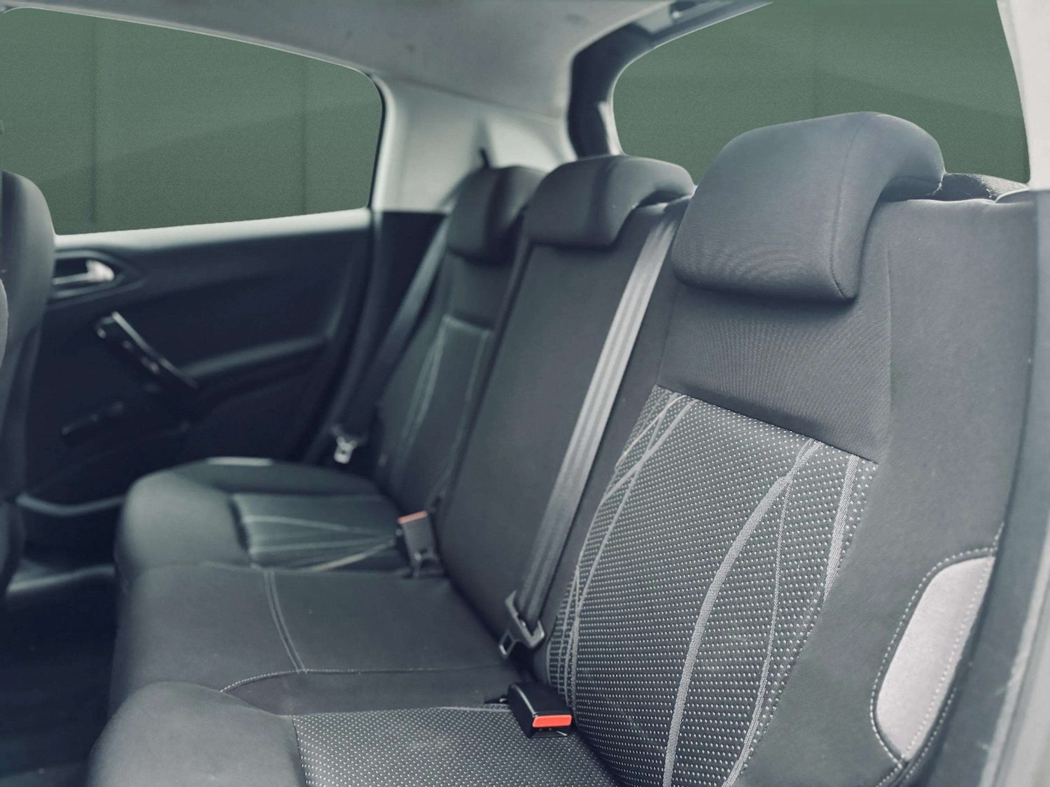 Used Peugeot 208 2012 for sale - 77418432: Photo 15