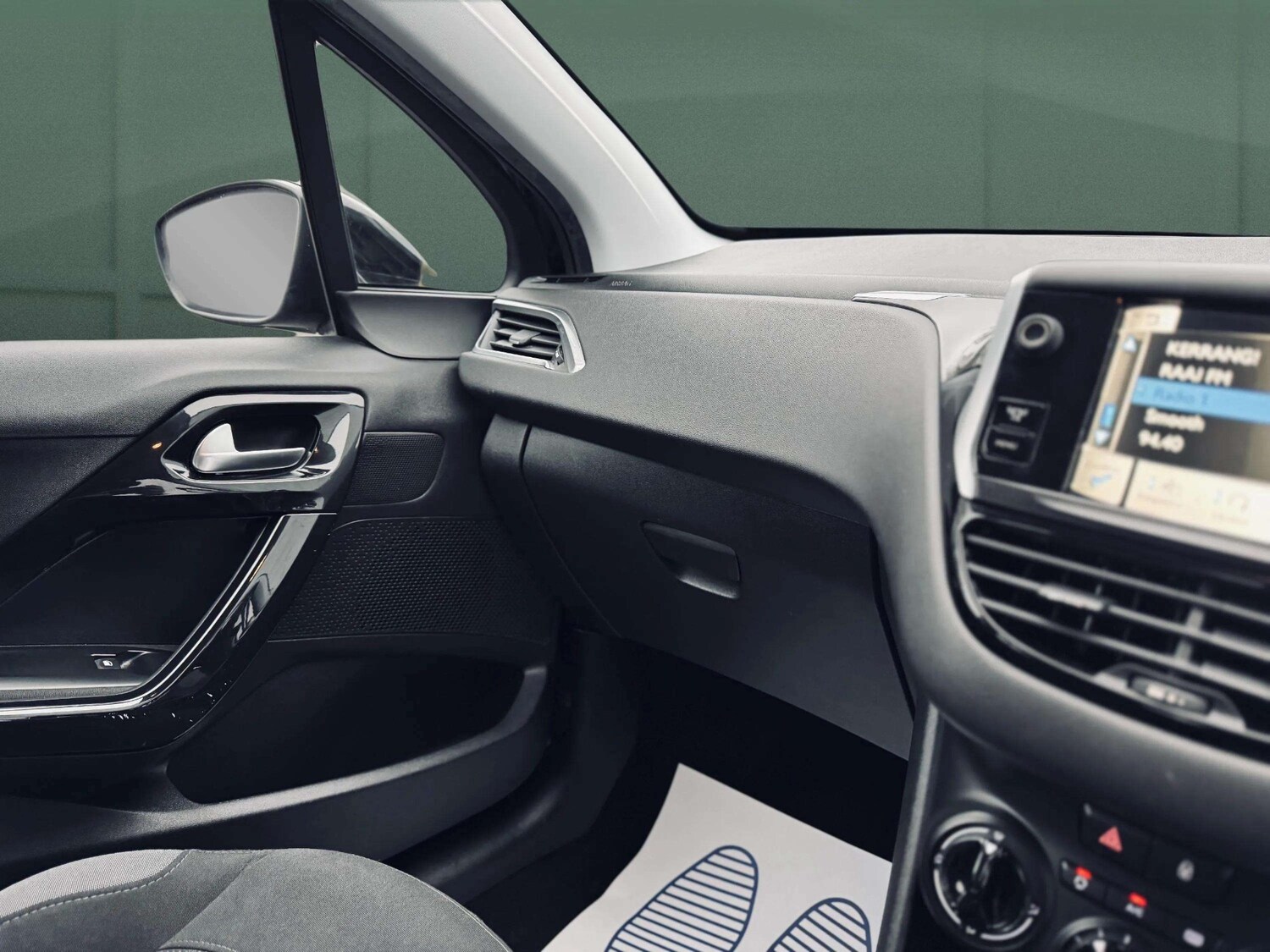 Used Peugeot 208 2012 for sale - 77418432: Photo 23