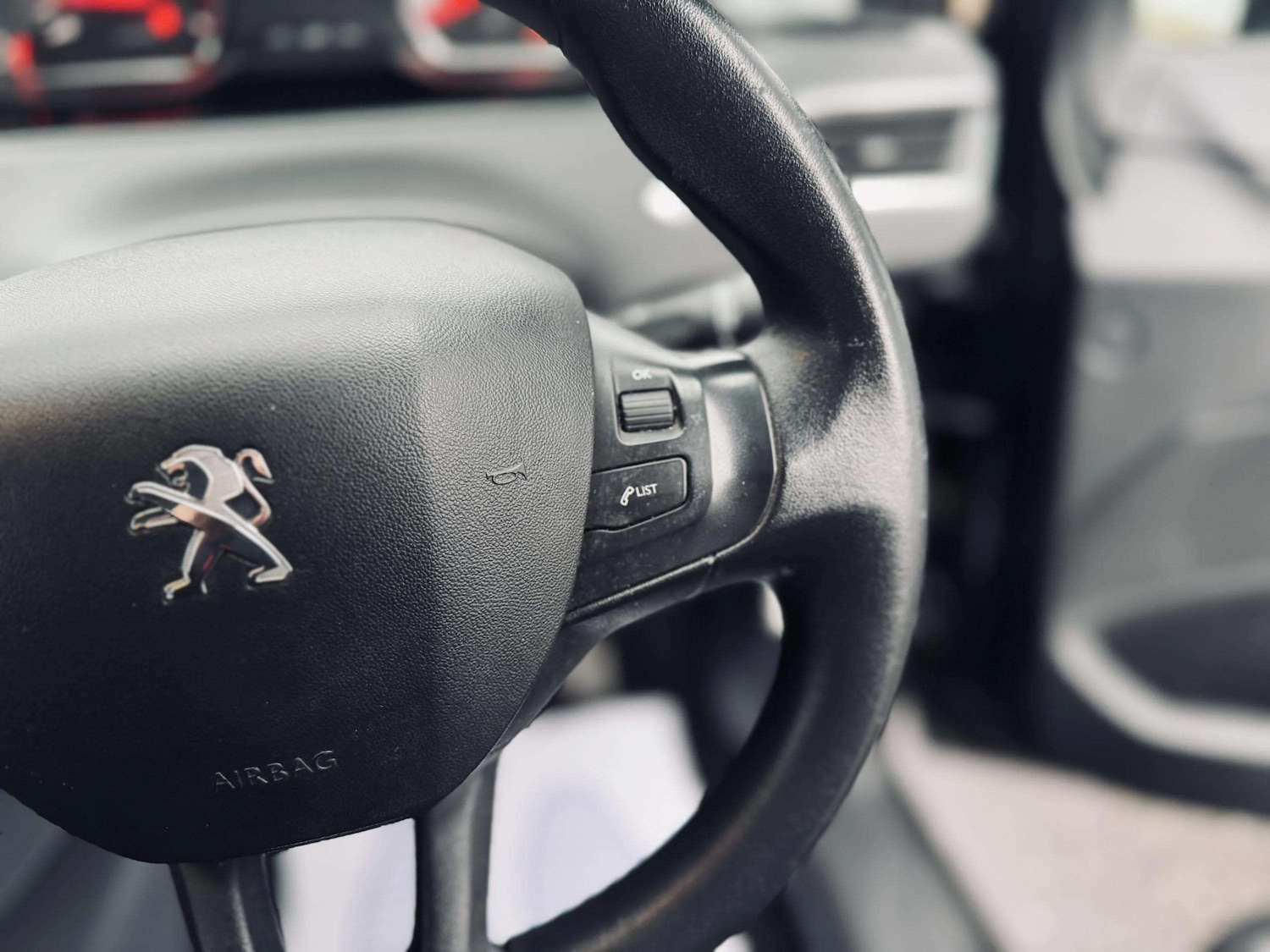 Used Peugeot 208 2012 for sale - 77418432: Photo 27