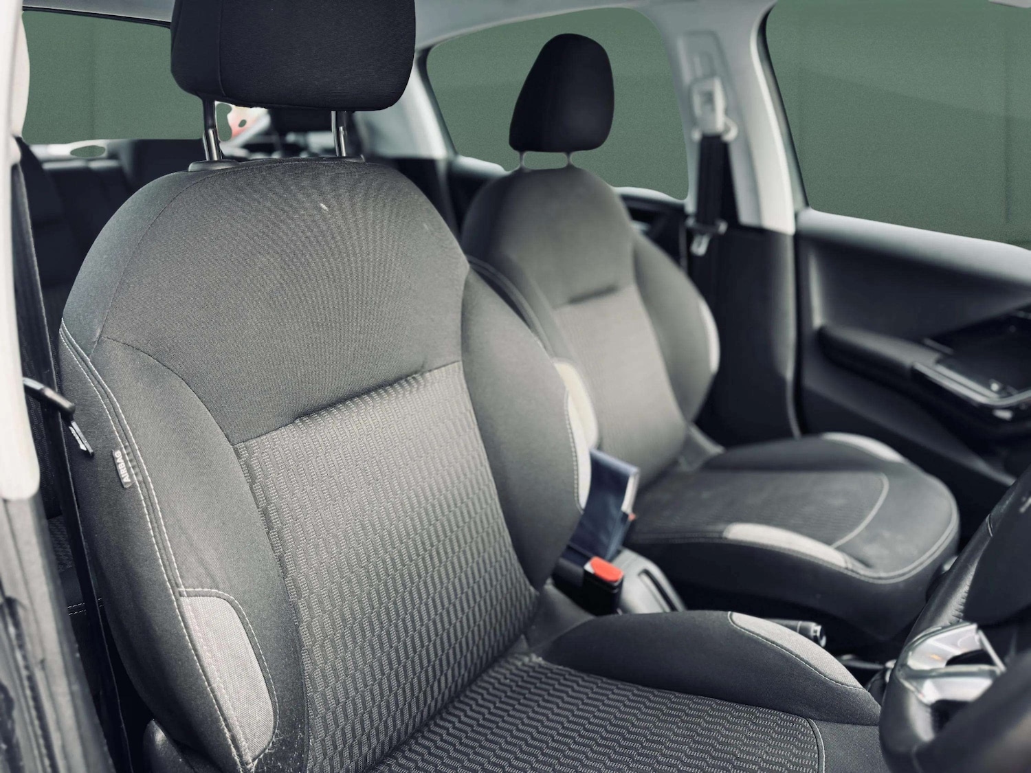 Used Peugeot 208 2016 for sale - 76492339: Photo 15