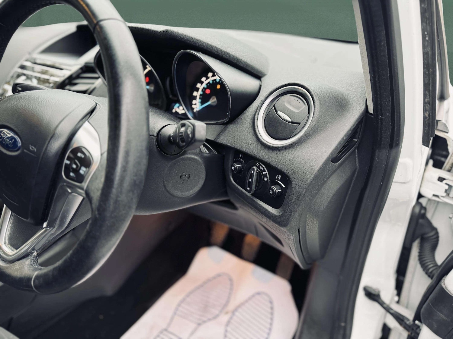 Used Ford Fiesta 2015 for sale - 76815647: Photo 14