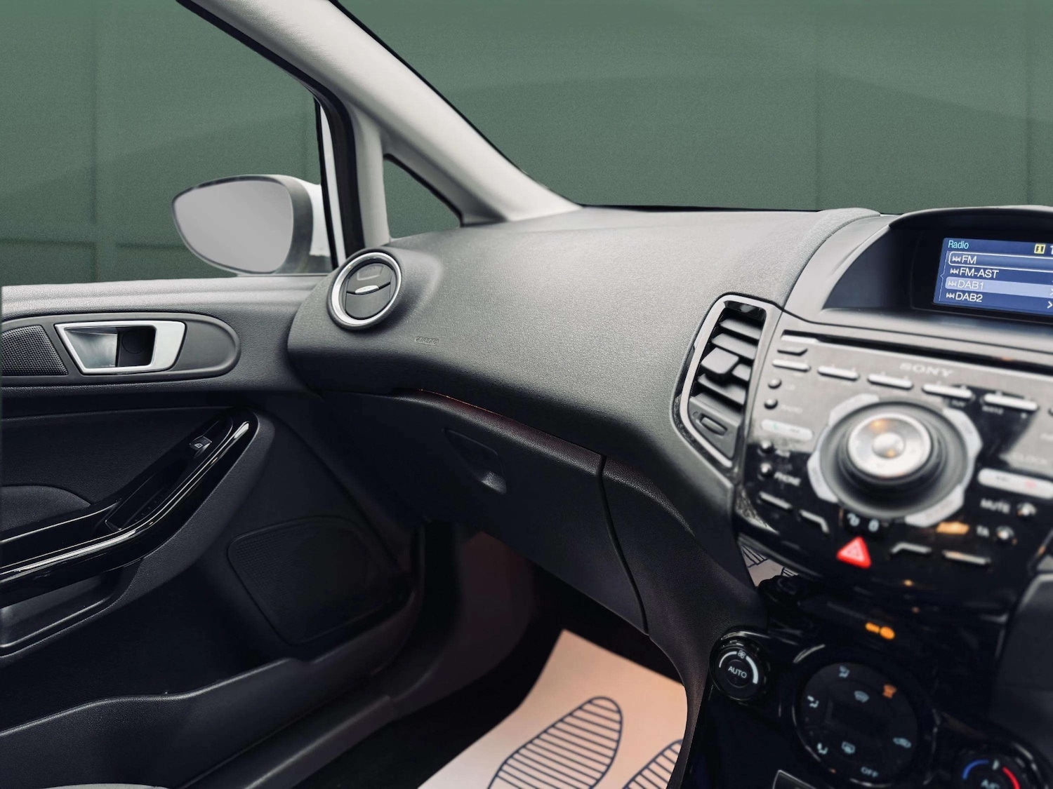 Used Ford Fiesta 2015 for sale - 76815647: Photo 24