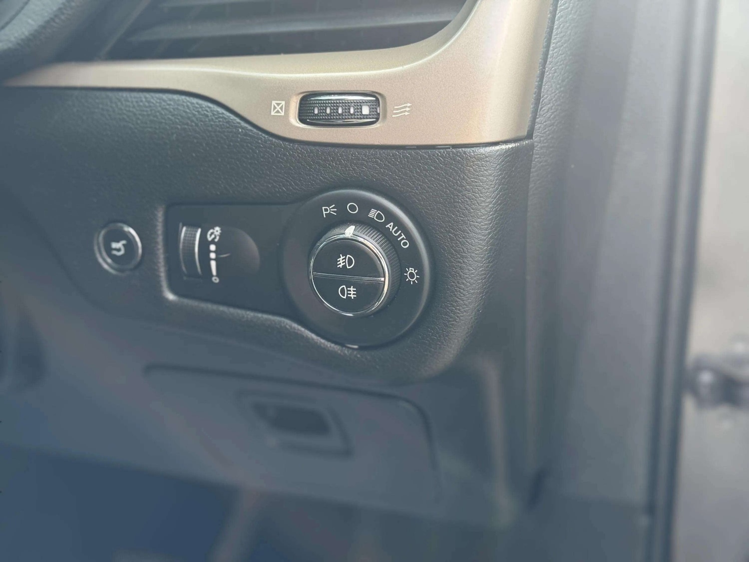 Used Jeep Cherokee 2014 for sale - 78028204: Photo 27