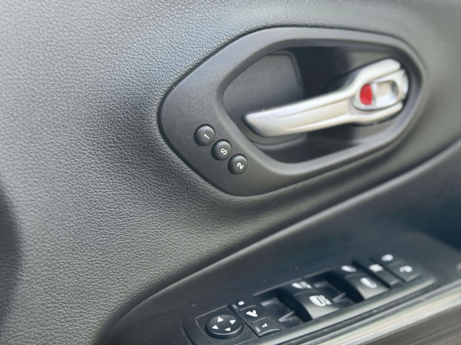 Used Jeep Cherokee 2014 for sale - 78028204: Photo 28