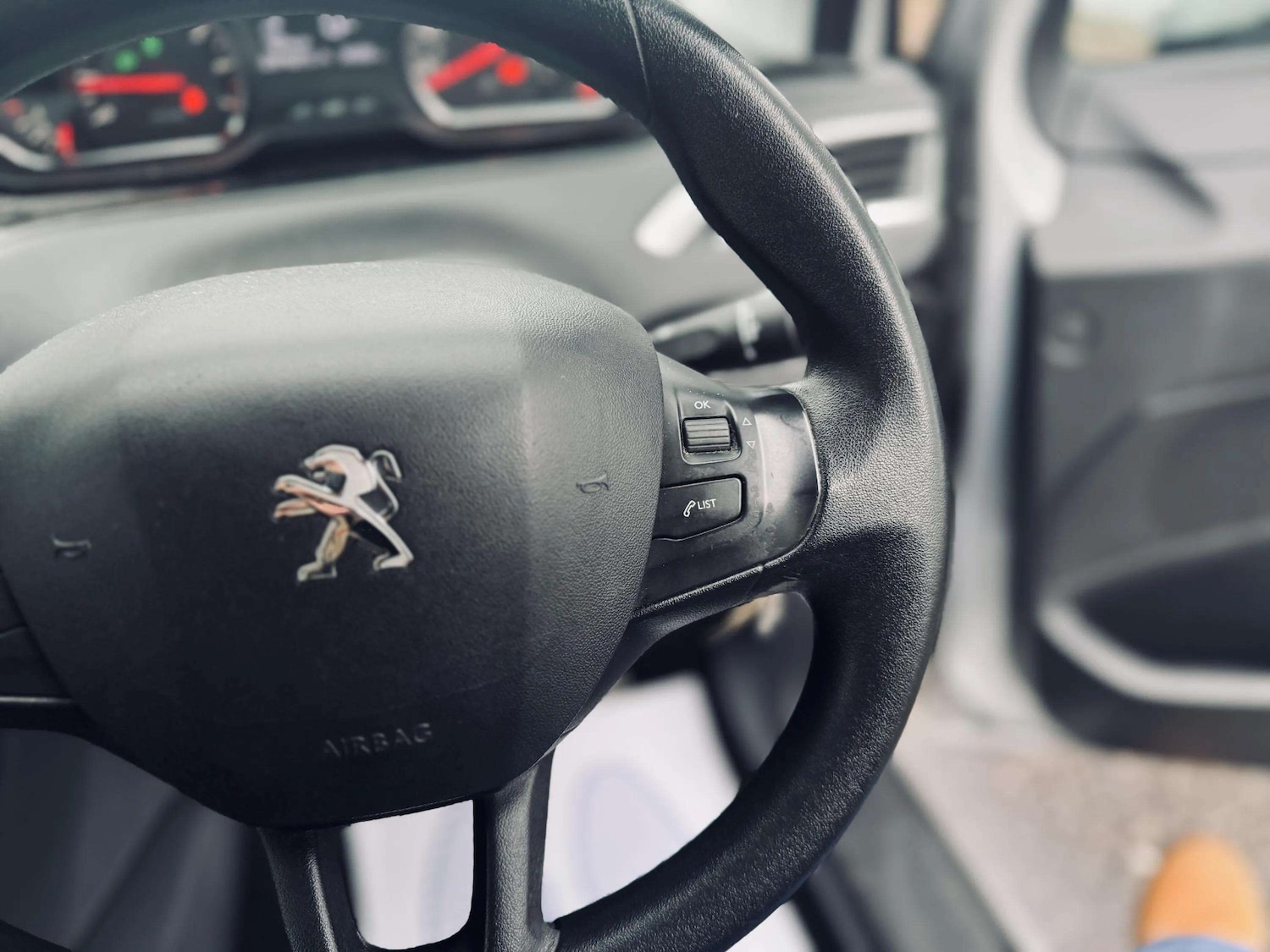 Used Peugeot 208 2012 for sale - 77399351: Photo 19