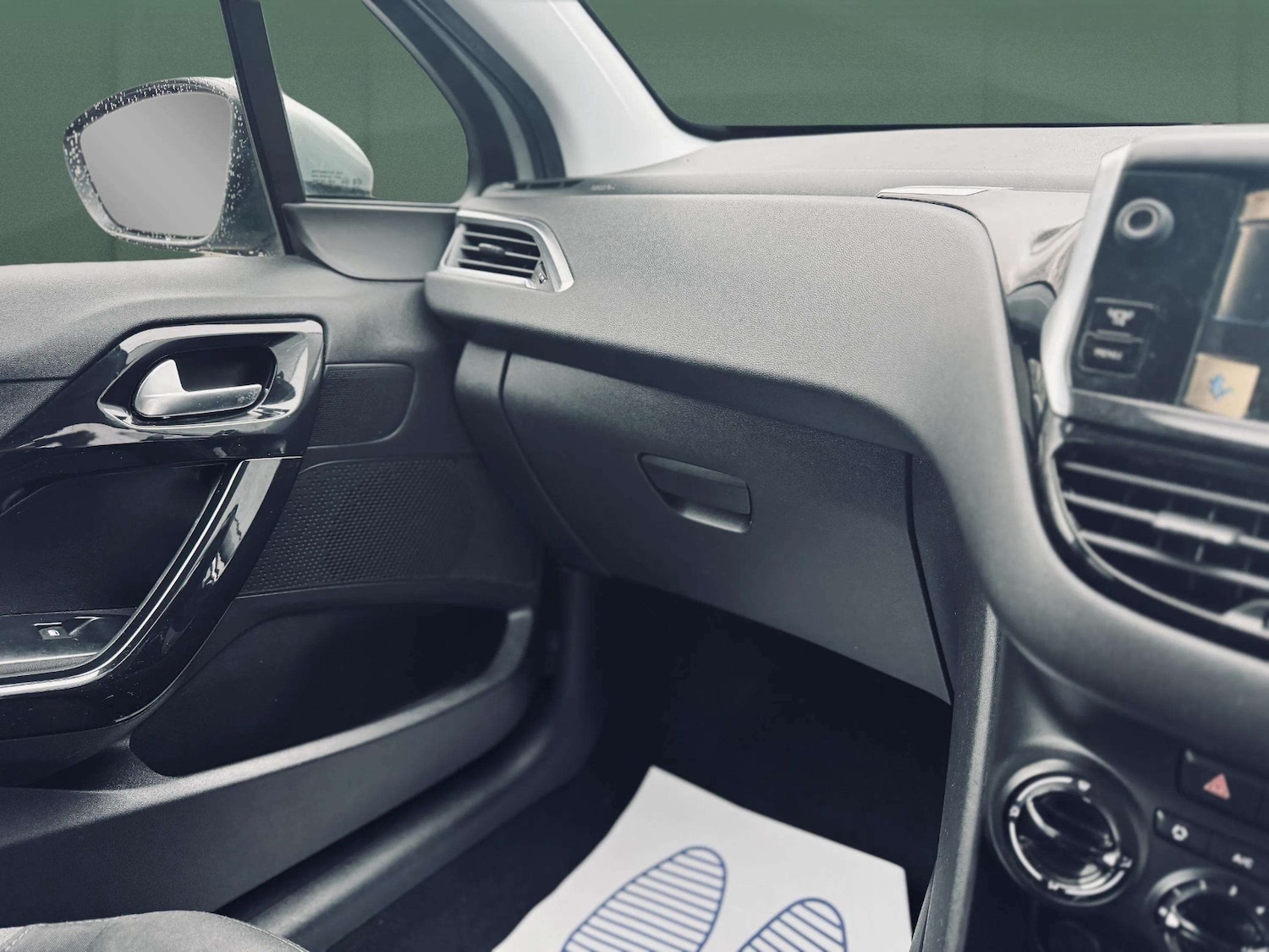 Used Peugeot 208 2012 for sale - 77399351: Photo 28