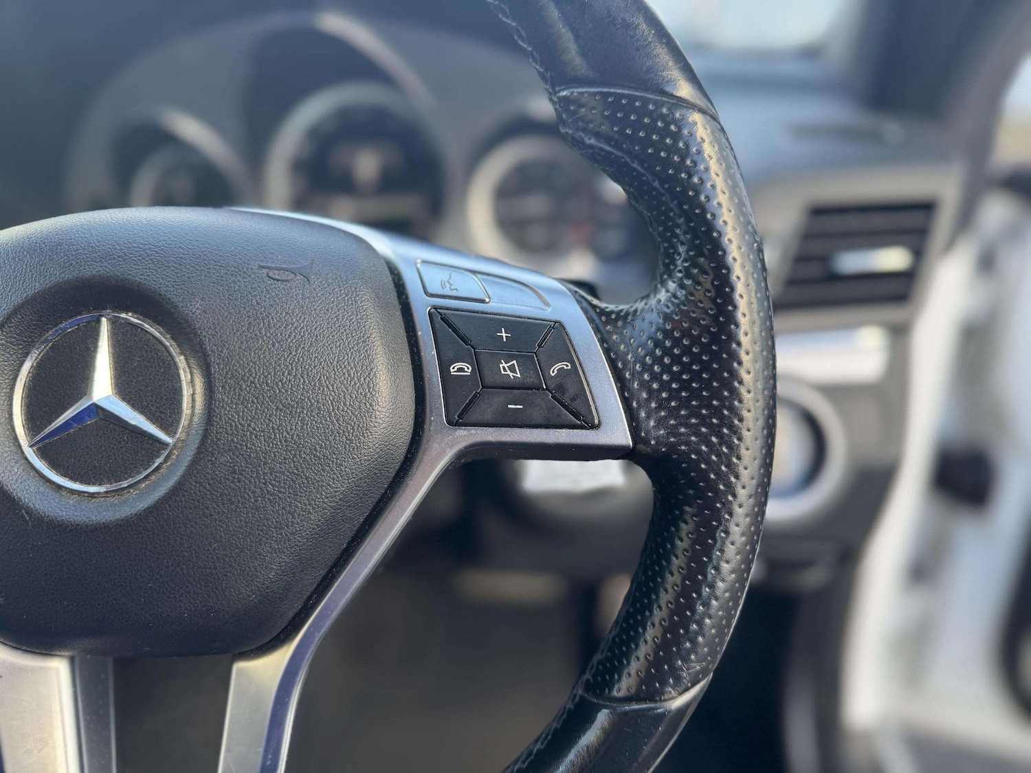 Used Mercedes-Benz E Class 2013 for sale - 76777366: Photo 31