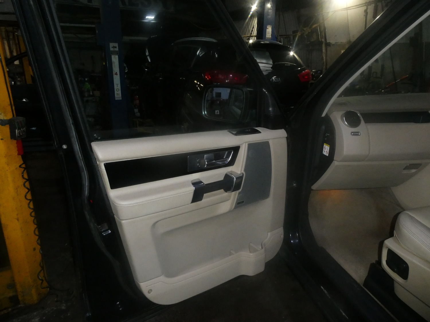 Used Land Rover Discovery 2011 for sale - 76809591: Photo 15