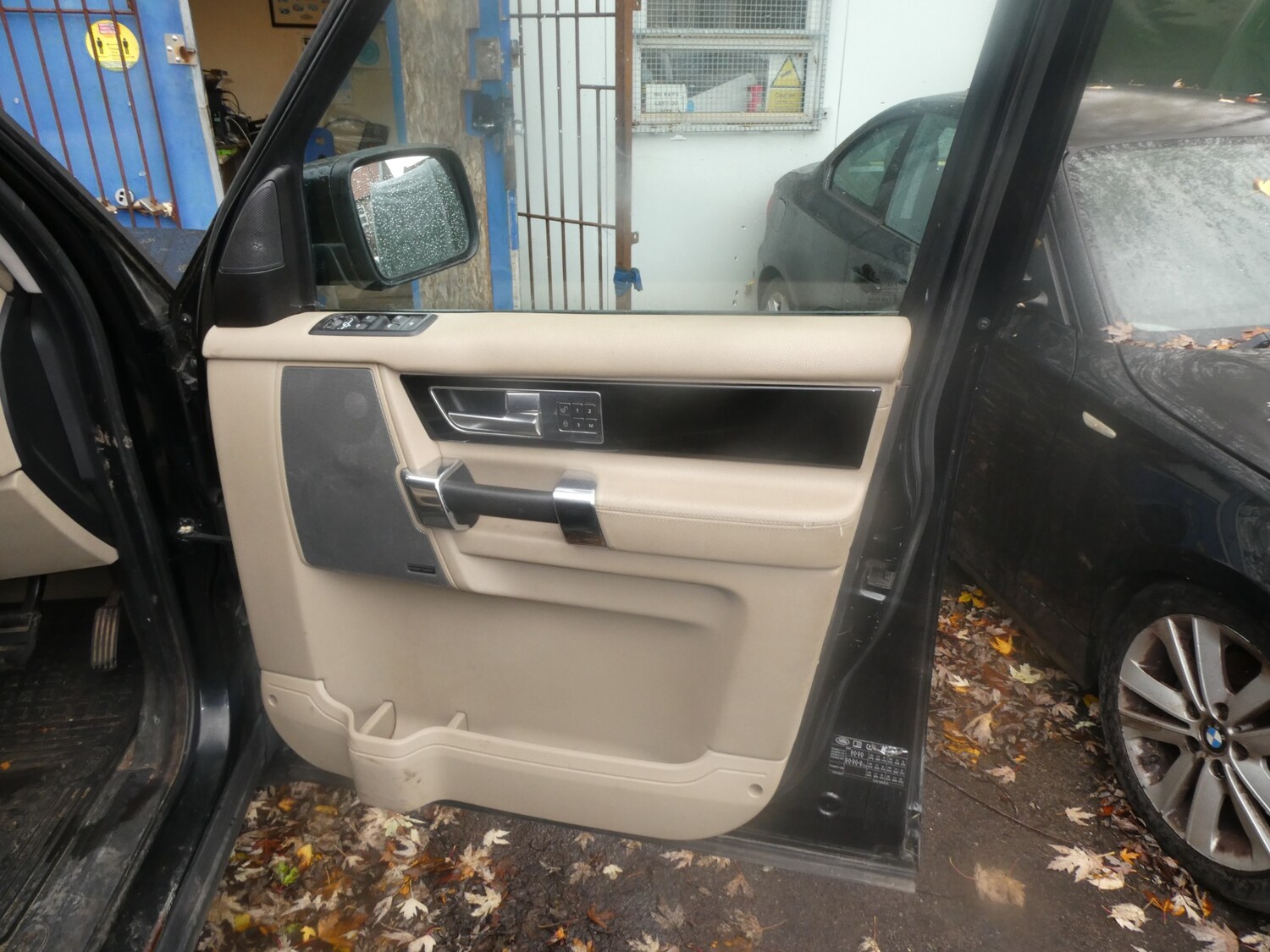 Used Land Rover Discovery 2011 for sale - 76541932: Photo 11