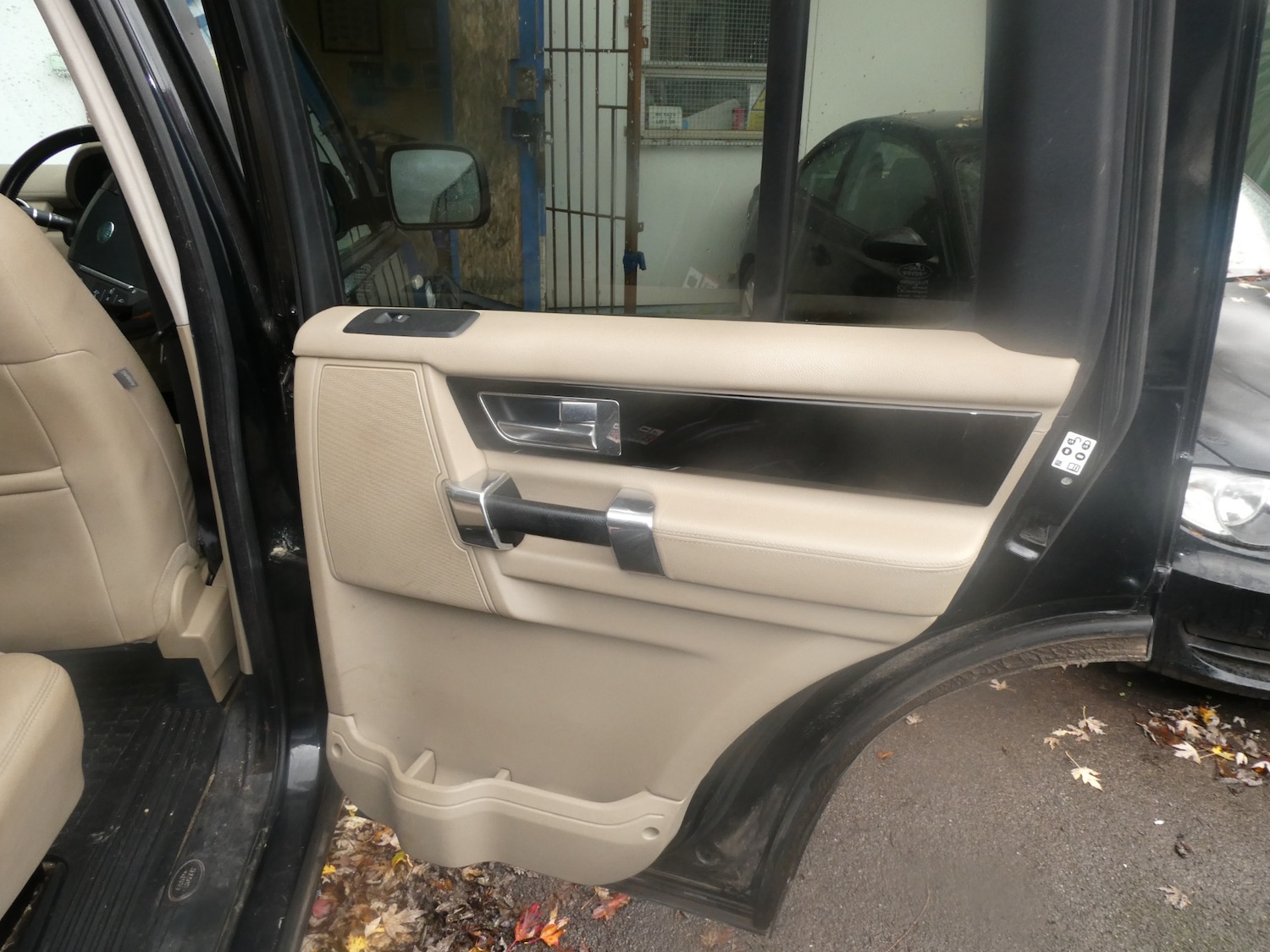 Used Land Rover Discovery 2011 for sale - 76541932: Photo 8