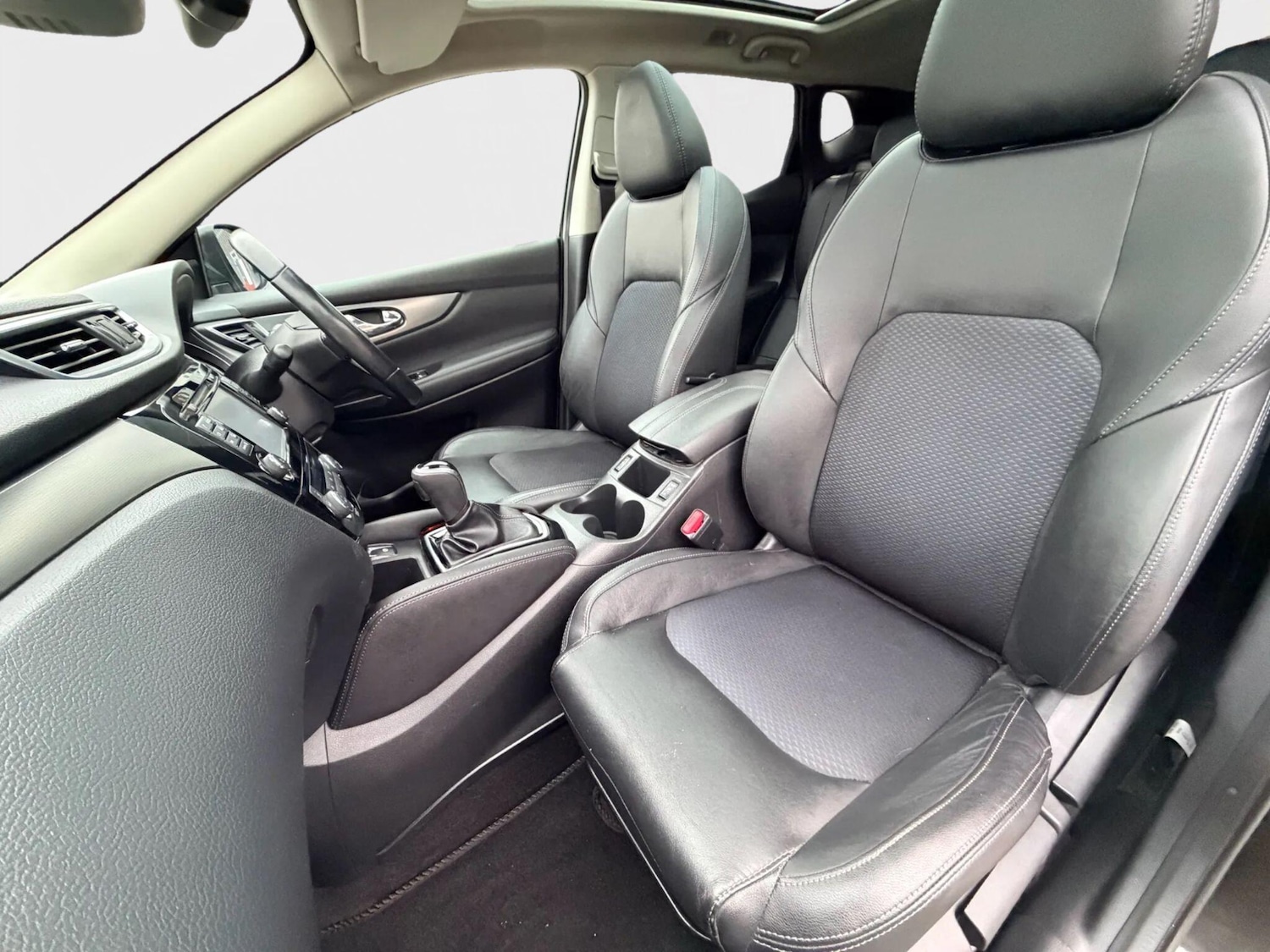 Used Nissan Qashqai 2017 for sale - 77029348: Photo 21