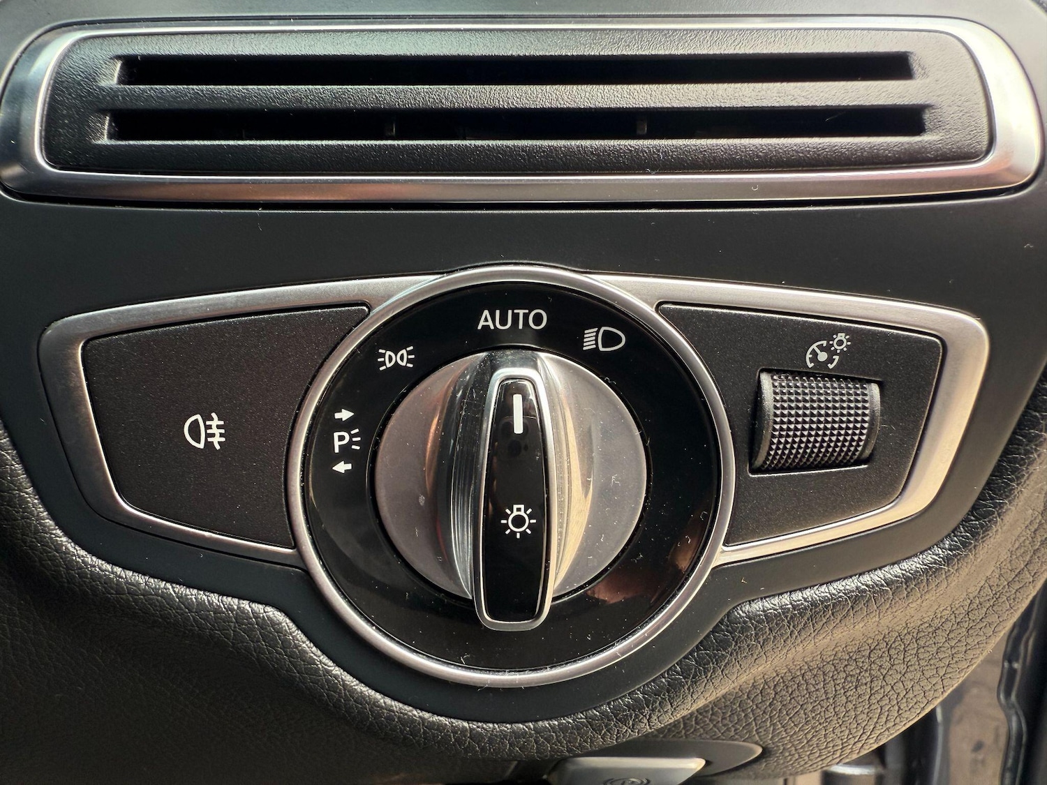 Used Mercedes-Benz C Class 2015 for sale - 77074039: Photo 37