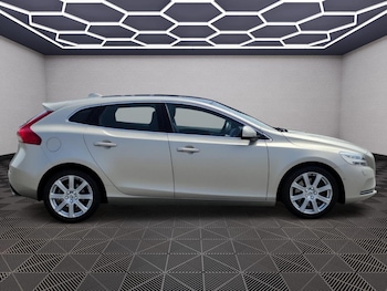 Used Volvo V40 2016 for sale - 79211963: Photo