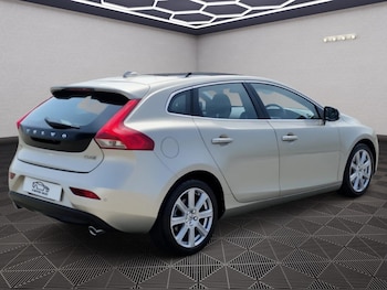 Used Volvo V40 2016 for sale - 79211963: Photo