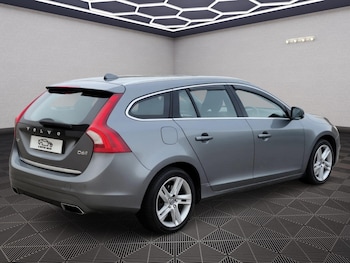 Used Volvo V60 2015 for sale - 79121797: Photo