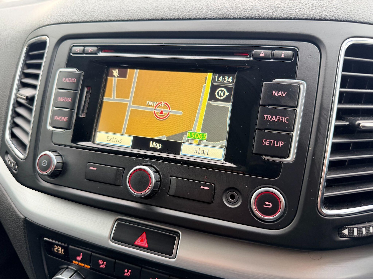 Used Volkswagen Sharan 2012 for sale - 76926391: Photo 30