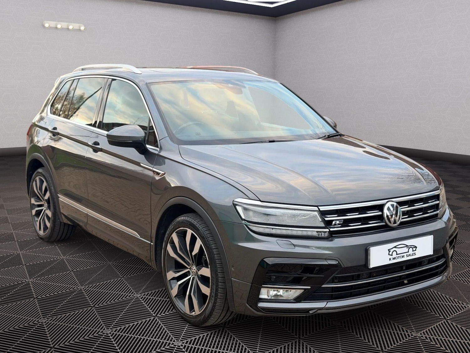 Used Volkswagen Tiguan 2016 for sale - 76295609: Photo 1