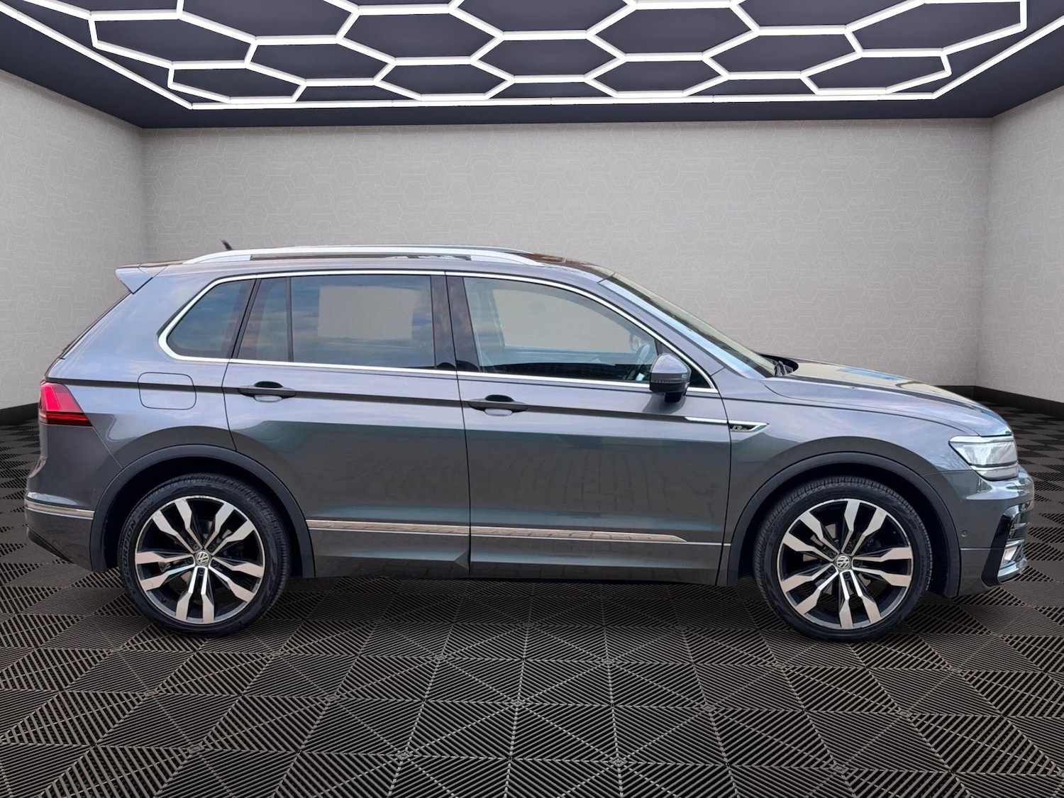 Used Volkswagen Tiguan 2016 for sale - 76295609: Photo 3