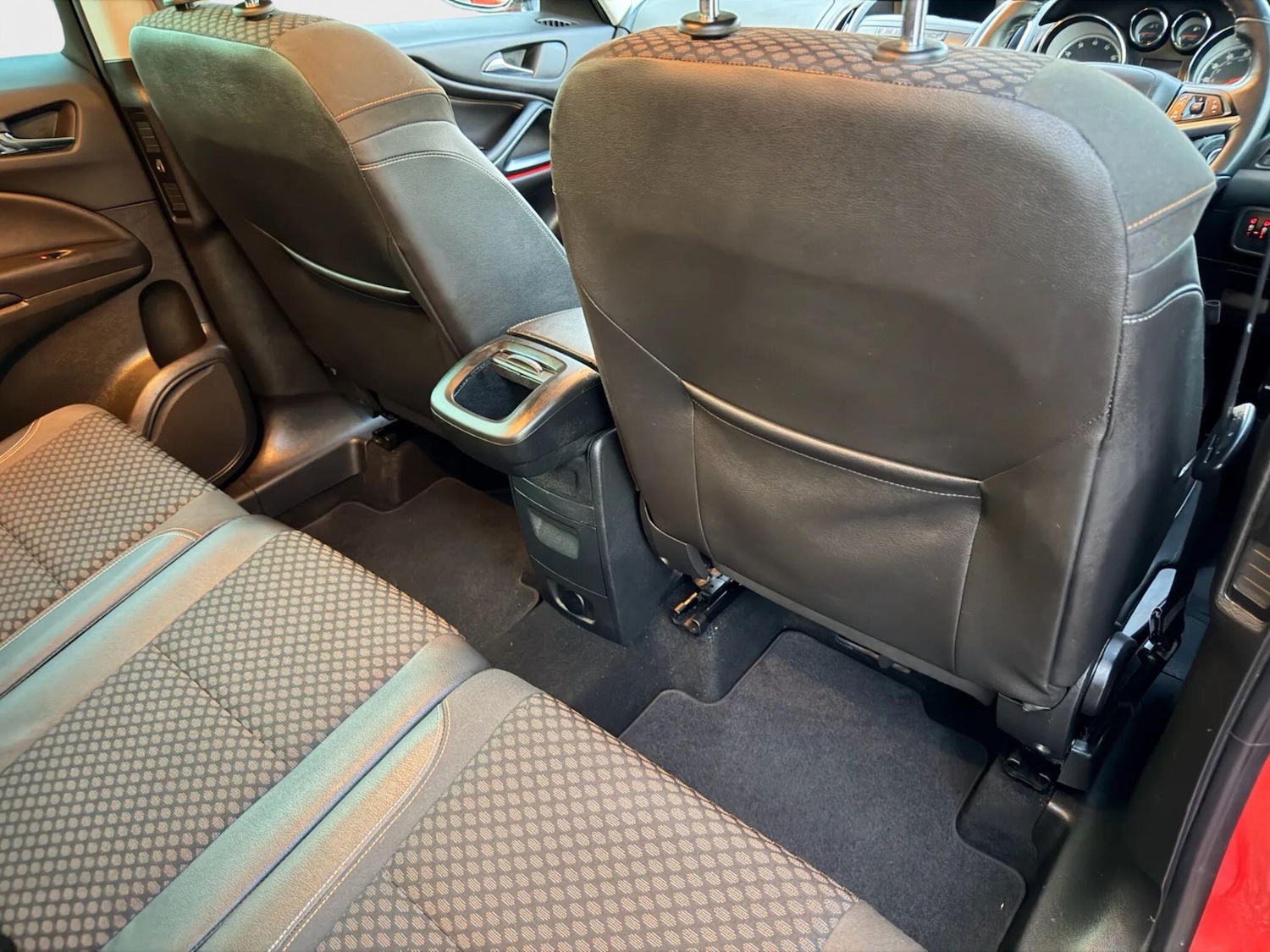 Used Vauxhall Zafira Tourer 2015 for sale - 76122390: Photo 13