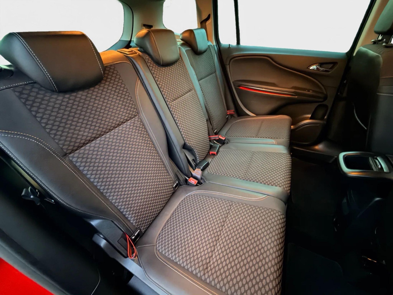 Used Vauxhall Zafira Tourer 2015 for sale - 76122390: Photo 15