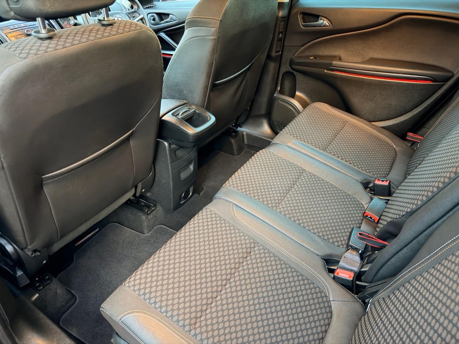 Used Vauxhall Zafira Tourer 2015 for sale - 76122390: Photo 20