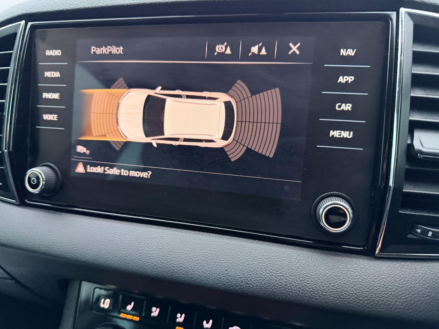 Used Skoda Karoq 2018 for sale - 76441263: Photo 27