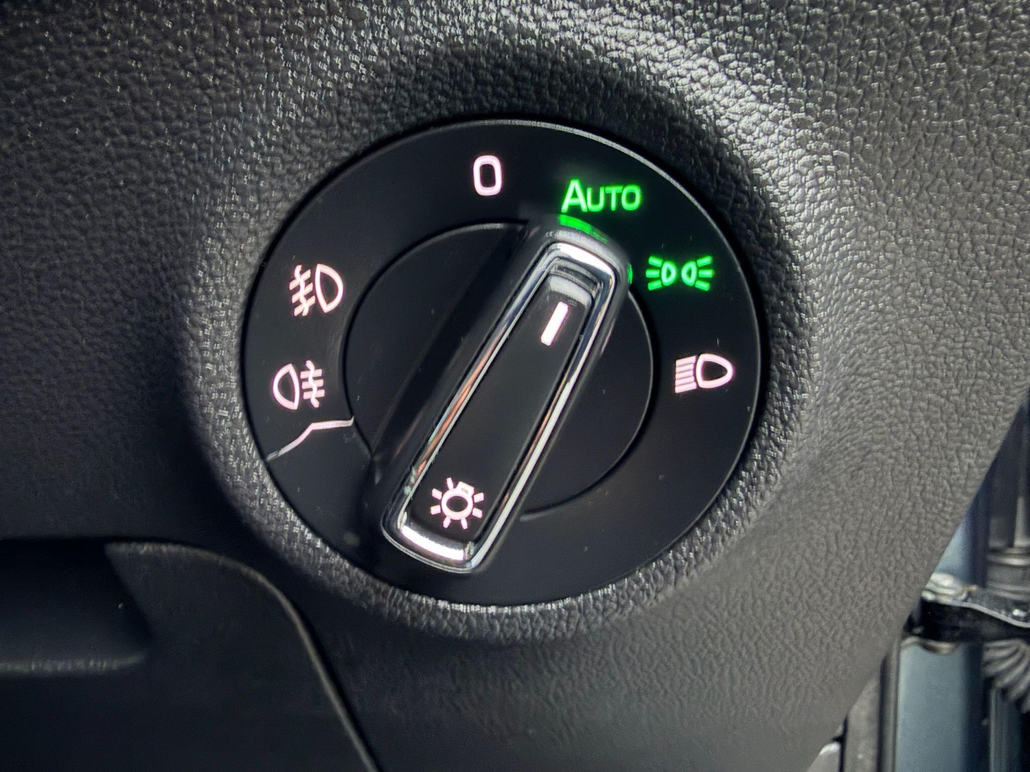 Used Skoda Karoq 2018 for sale - 76441263: Photo 32