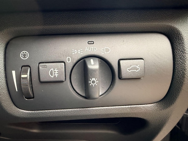 Used Volvo V40 2019 for sale - 76260030: Photo 32