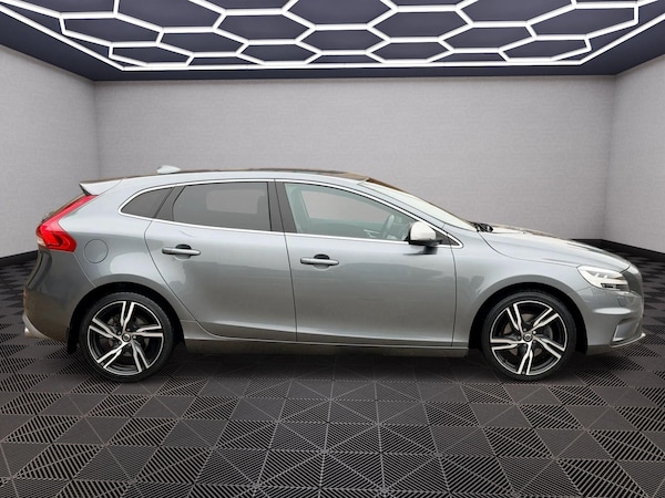Used Volvo V40 2019 for sale - 76260030: Photo 3