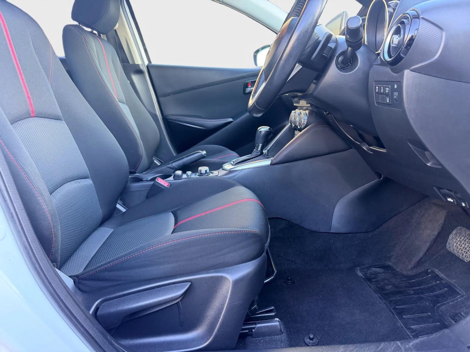 Used Mazda Mazda2 2015 for sale - 76742844: Photo 16