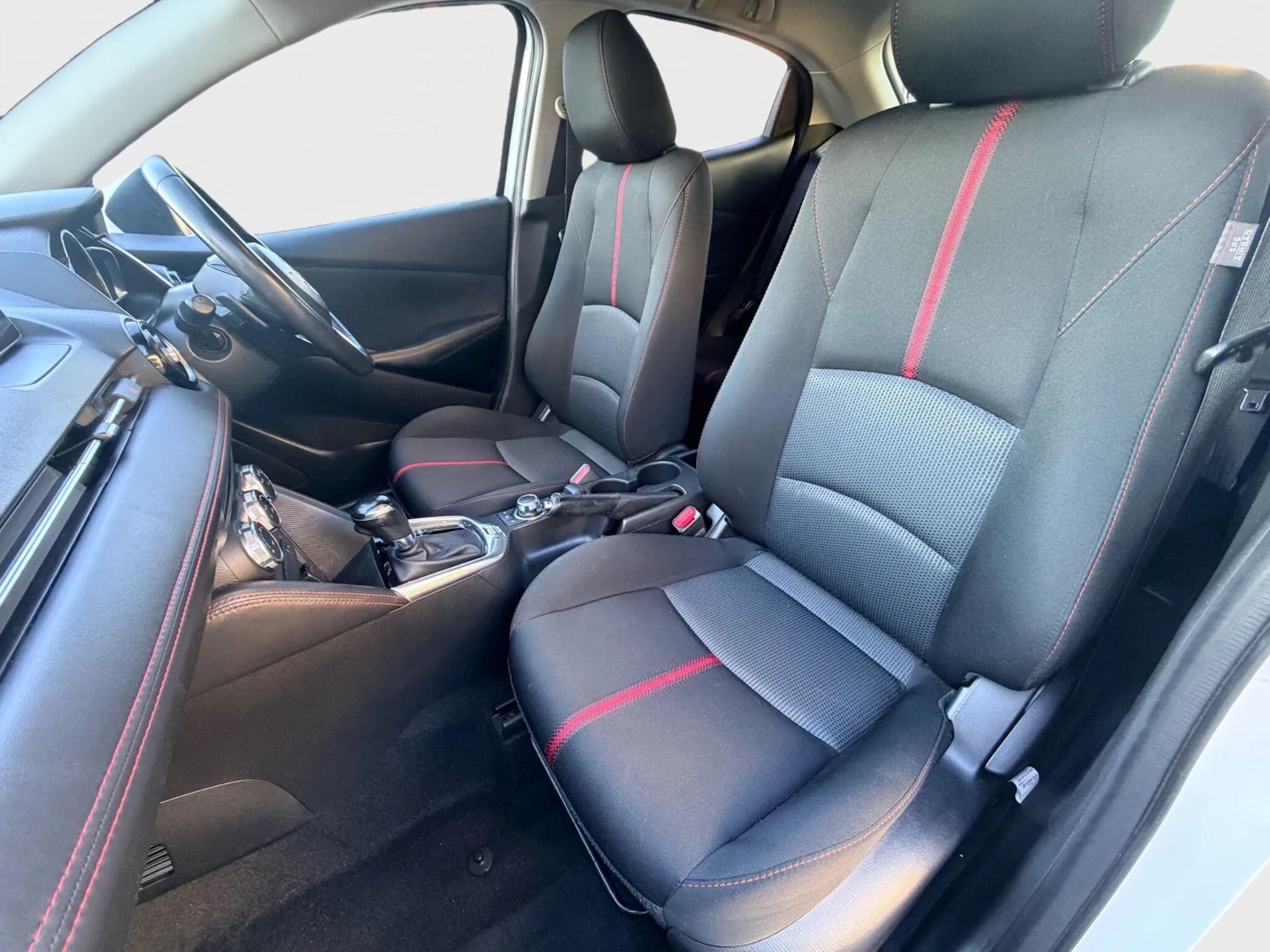 Used Mazda Mazda2 2015 for sale - 76742844: Photo 26