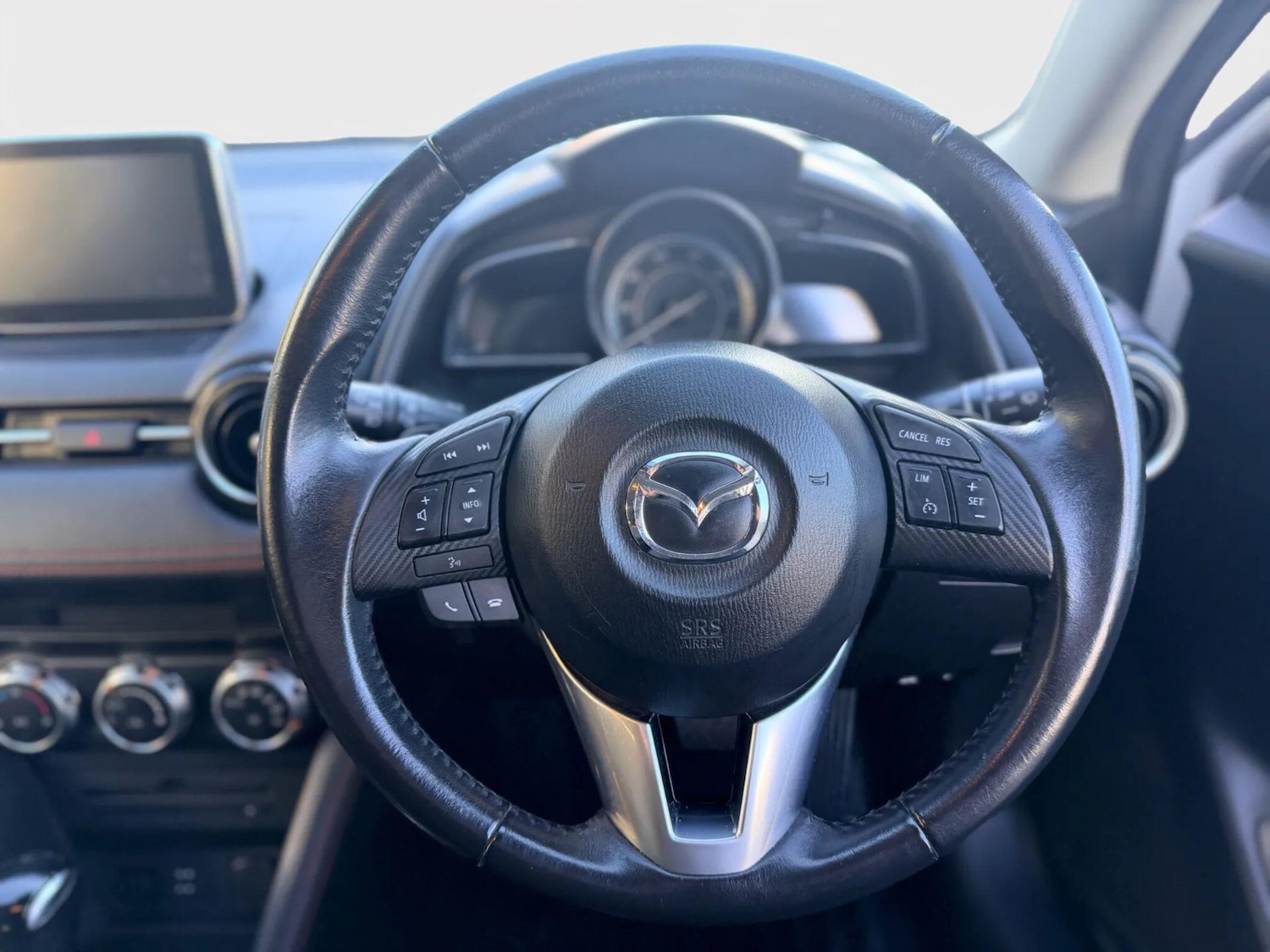 Used Mazda Mazda2 2015 for sale - 76742844: Photo 28