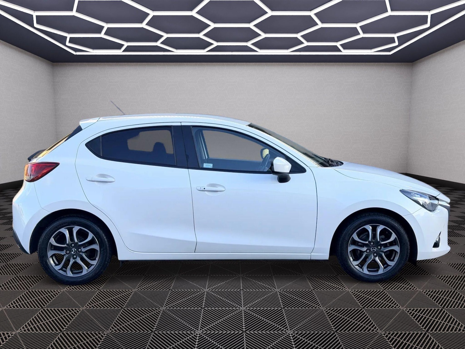 Used Mazda Mazda2 2015 for sale - 76742844: Photo 3