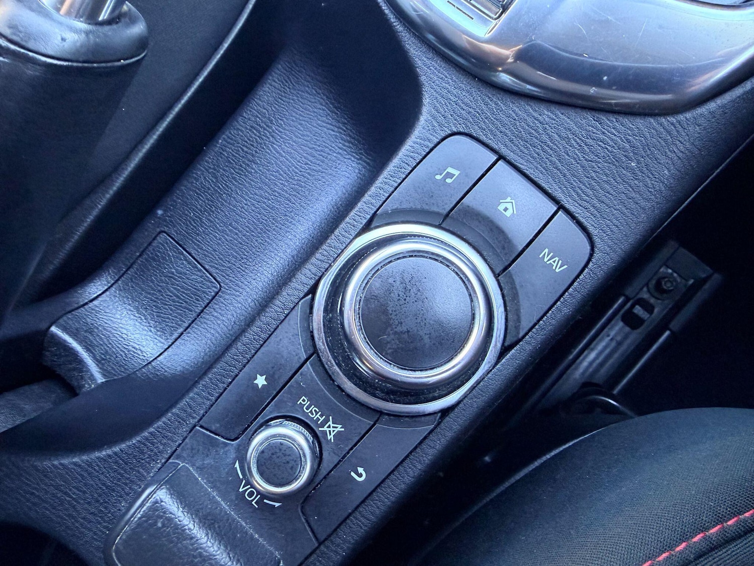 Used Mazda Mazda2 2015 for sale - 76742844: Photo 38