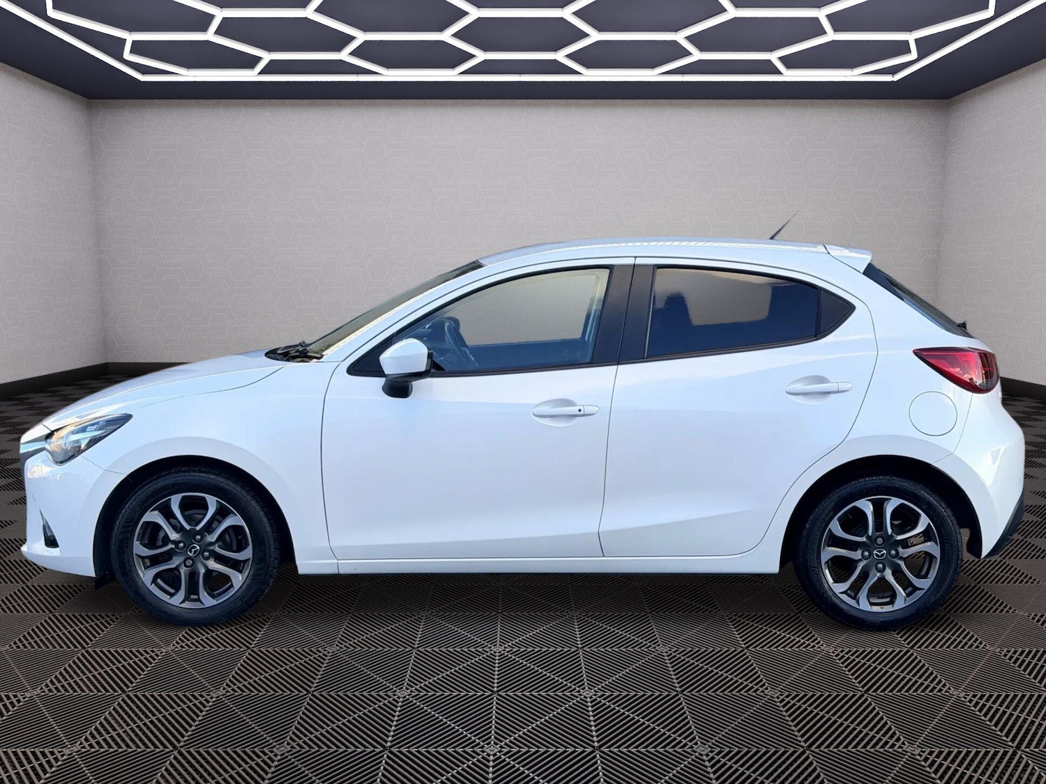 Used Mazda Mazda2 2015 for sale - 76742844: Photo 7