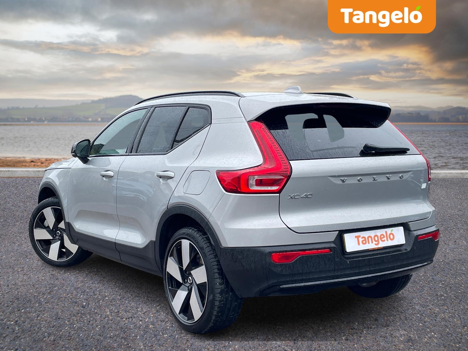 Used Volvo XC40 2023 for sale - 76644545: Photo 2