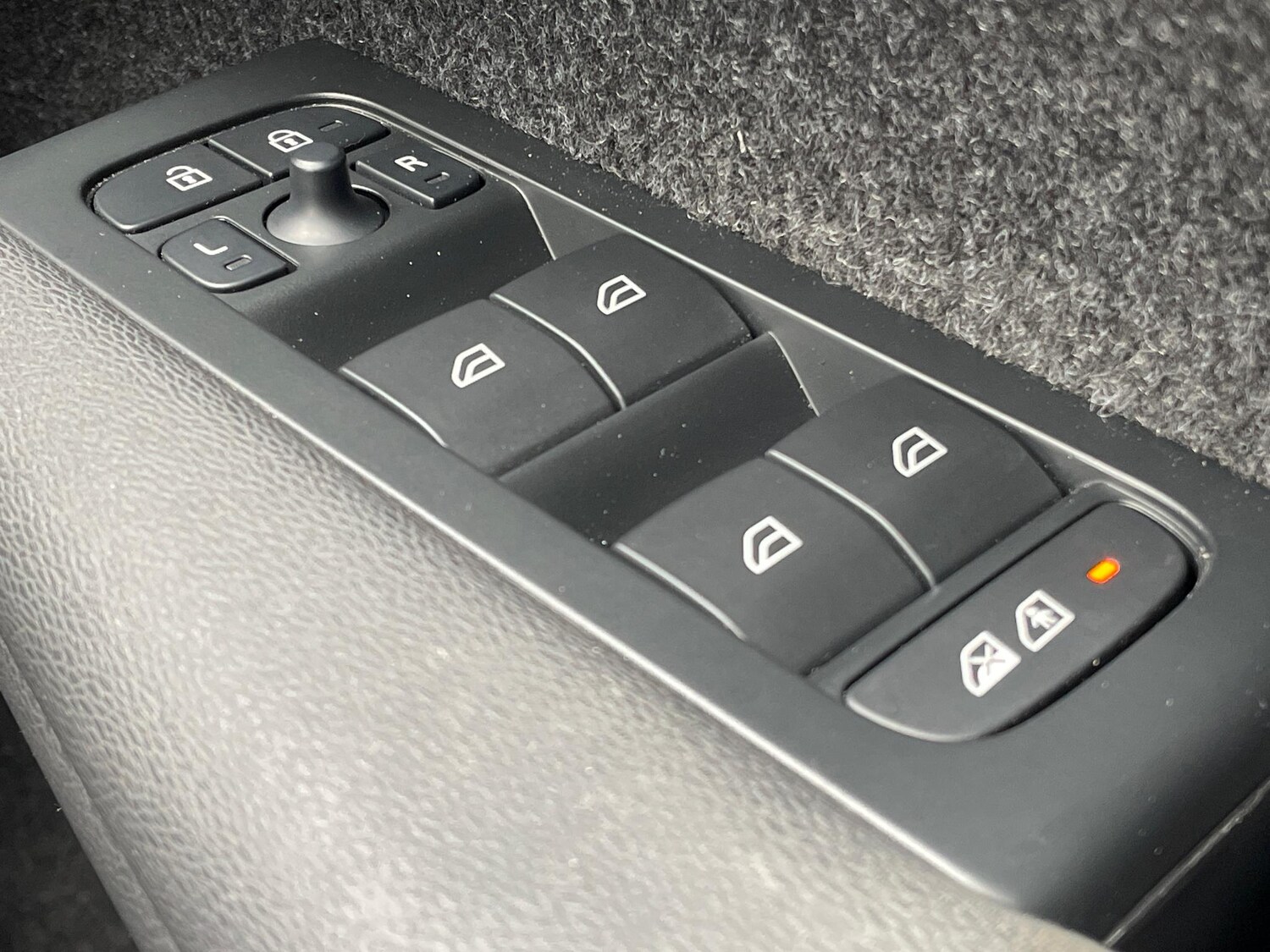 Used Volvo XC40 2023 for sale - 76644545: Photo 23