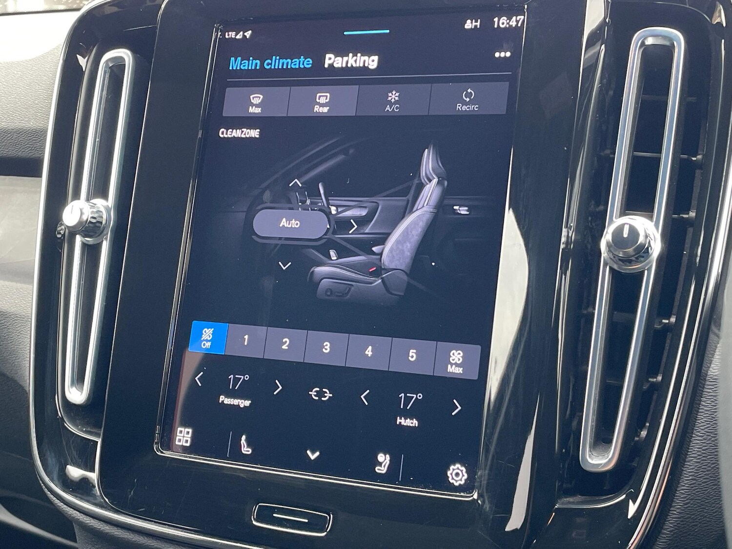 Used Volvo XC40 2023 for sale - 76644545: Photo 29