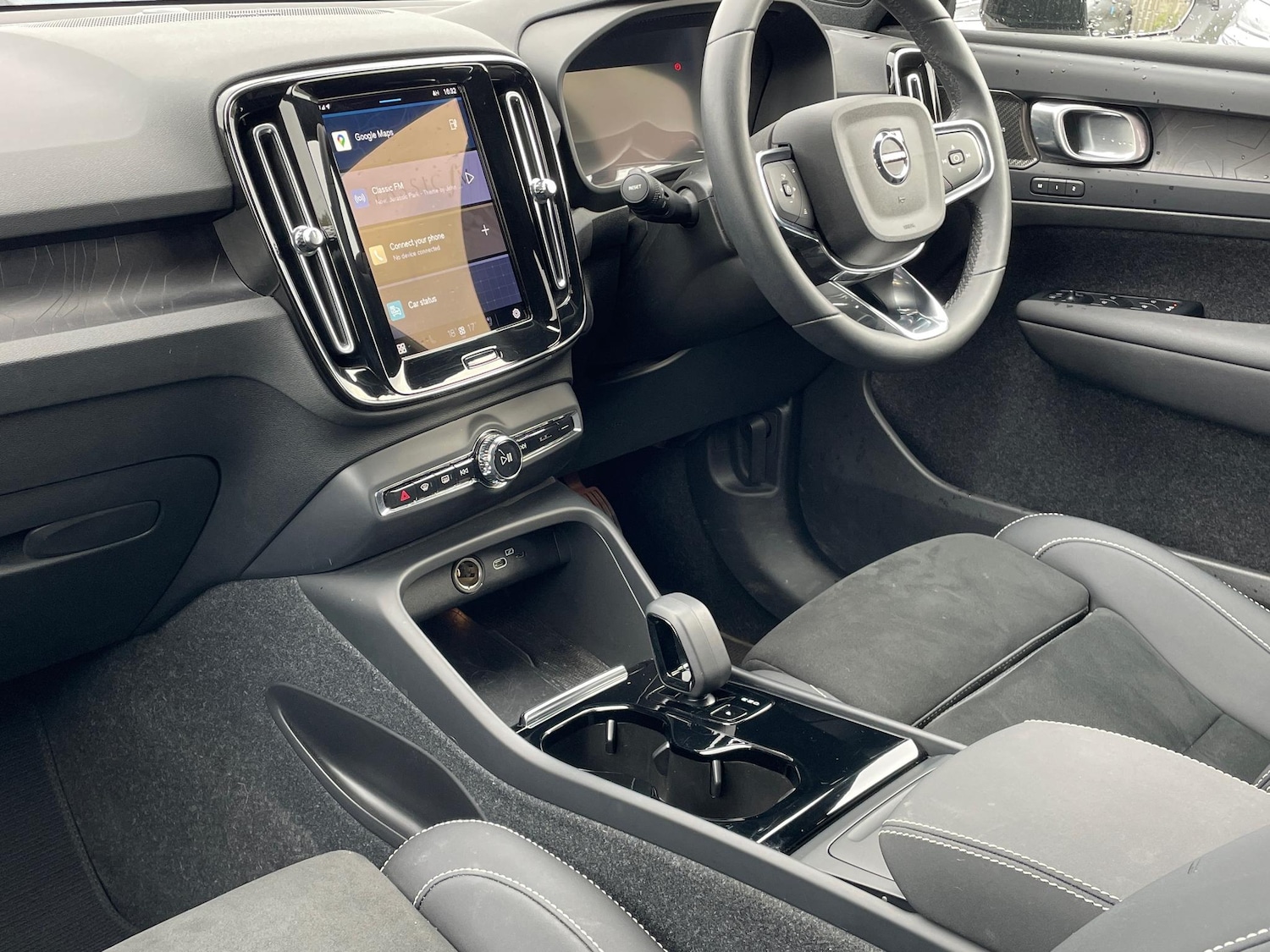 Used Volvo XC40 2023 for sale - 76644545: Photo 9