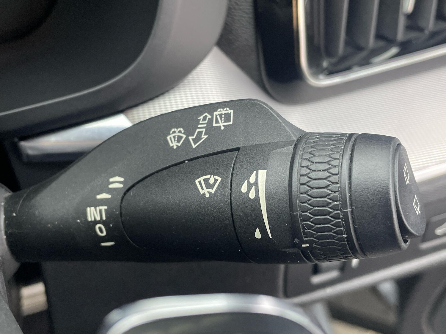 Used Volvo XC60 2017 for sale - 77586888: Photo 28